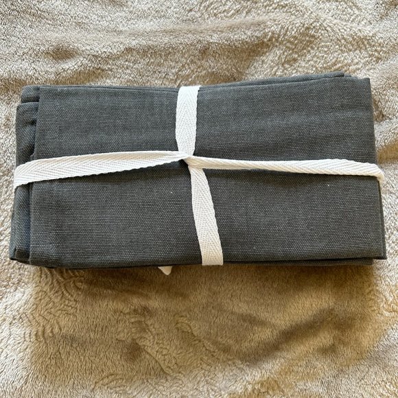 NWOT Gray cloth napkins with cloth ribbon - Picture 4 of 6